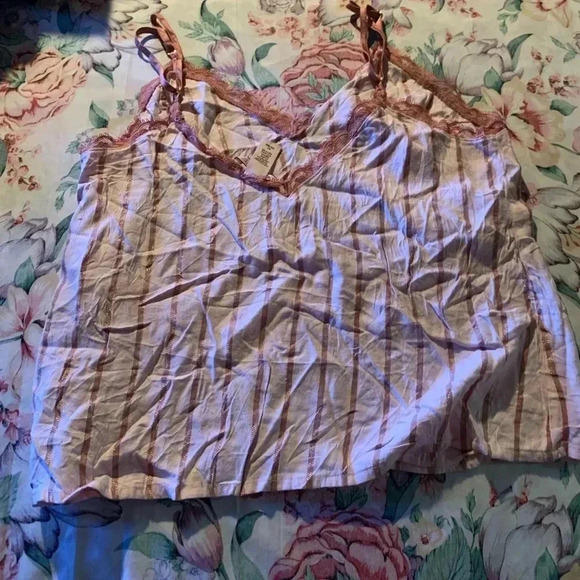 Victoria Secret Women’s Sleepwear Top Size Medium - Picture 2 of 7